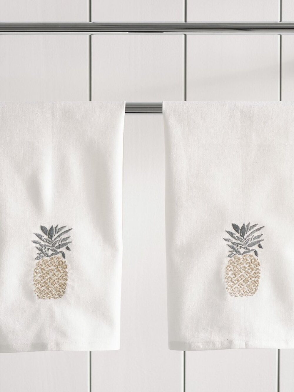 POTTERY BARN Pineapple Kitchen Tea Towels